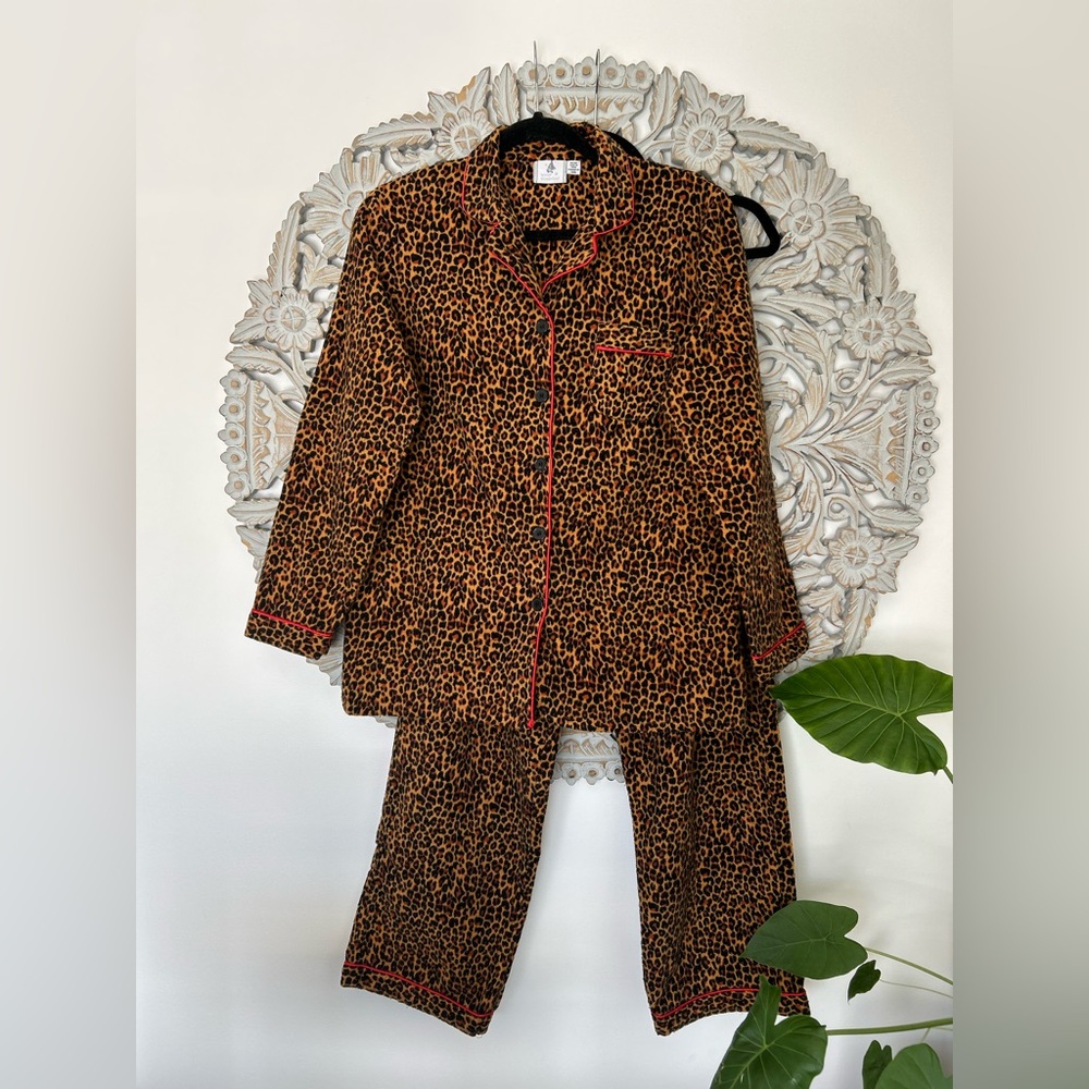 Winter Wonderland Crazy Soft Leopard Print Pajamas set- Size Medium